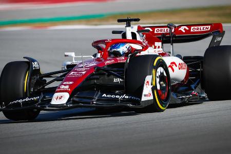 Nach zahlreichen technischen Defekten und kaum gesammelten Kilometern beim ersten Test blieb Alfa Romeo auch in Bahrain nicht von kleineren Schwierigkeiten verschont. Zwar durfte sich Neu-Pilot Valtteri Bottas darüber freuen, dass in Sachen Performance ein Schritt nach vorn getan wurde. Doch: 'Meine größte Sorge derzeit ist es, eine komplette Renndistanz zu fahren', erklärte der Finne mit Bezug auf die Ausfälle.