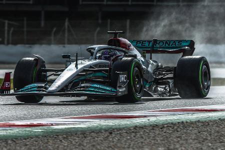 Von den 'monströsen' Leistungen, die der W13 mit dem neuen Aero-Update, das in Bahrain zum Einsatz kam, laut 'Corriere dello Sport' im Simulator erzielt haben soll, war wenig zu sehen. Immerhin: Das Porpoising konnte reduziert werden, Chassis und Motor zeigten Zuverlässigkeit. Noch fehlt aber der Speed. Lewis Hamilton glaubt, dass Mercedes derzeit noch nicht um Siege mitfahren wird.