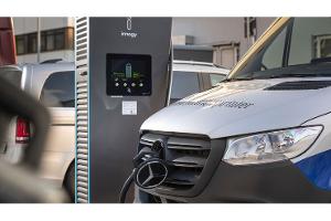 Erste Fahrt im Elektrotransporter von Mercedes