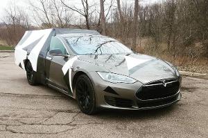 Elektro-Wohnmobil auf Tesla Model S