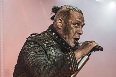Hilfe für Menschen in Ukraine: Sänger Till Lindemann versteigert Bild Hilfe für Menschen in Ukraine: Sänger Till Lindemann versteigert Bild