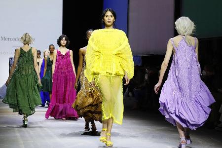 Aufruf zur Solidarität mit Ukraine: Berlin Fashion Week ist eröffnet Aufruf zur Solidarität mit Ukraine: Berlin Fashion Week ist eröffnet