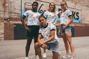 Bayern-Frauen laufen mit besonderem Schriftzug auf