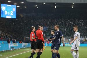 Bochum kündigt Konsequenzen für Becherwerfer an