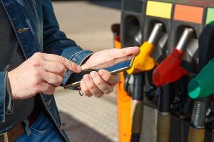 Teurer Sprit: Drei hilfreiche Apps rund ums Tanken