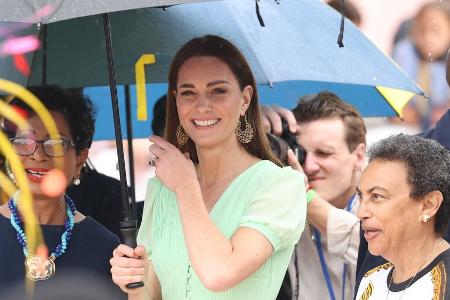Rede auf den Bahamas: Herzogin Kate schwärmt von ihren Kindern Rede auf den Bahamas: Herzogin Kate schwärmt von ihren Kindern