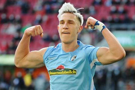Der Innenverteidiger vom SC Freiburg wird hartnäckig beim BVB gehandelt. Und er wird offenbar auch dringend benötigt, denn Manuel Akanji soll vor dem Absprung stehen. Allerdings hat auch hier der FC Bayern seine Finger im Spiel. Schlotterbeck ist für den Rekordmeister eine der wenigen verbleibenden Optionen. Umso mehr müssen sich die Dortmunder ins Zeug legen.