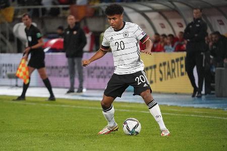 Der Poker um Adeyemi zieht sich wie ein Kaugummi. Zunächst hieß es, man sei sich schon einig. Dann schoss plötzlich Salzburg quer und forderte eine Ablöse, die für den BVB nicht zu stemmen gewesen wäre. Zuletzt berichteten die 'Ruhr Nachrichten' von einer neu angesetzten Verhandlungsrunde mit den Österreichern. Ausgang? Offen!