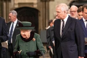 Gottesdienst: Queen Elizabeth II. bestand auf Prinz Andrews Begleitung