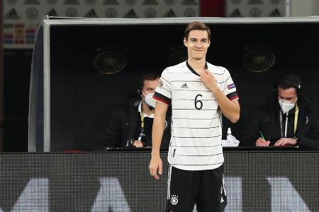 Kam in einer hektischen Phase ins Spiel und musste sich in den intensiven Duellen mächtig strecken. Bekam in den meisten Szenen trotzdem Zugriff. Interpretierte seine Rolle am Ball weniger dynamisch als Musiala und kam eher über das Passspiel. Allerdings kaum noch mit nützlichen Ideen.