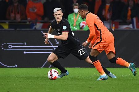 Darf sich endlich Nationalspieler nennen, Flick brachte ihn gar in beiden Begegnungen von Beginn an. Beim Debüt gegen Israel noch wechselhaft, vielen starken Pässen standen fahrige Abwehr-Aktionen und ein leichtfertig verursachter Elfmeter gegenüber. In Amsterdam dann aber in Freiburg-Form, verhinderte mit einer tollen Aktion auf der Linie einen sicheren Gegentreffer. Darf im Juni wohl wiederkommen.