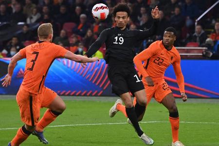 Der Grat zwischen lässig und leichtsinnig ist schmal. Nach einem Joker-Einsatz gegen Israel durfte er gegen die Niederlande von Beginn an ran. Steigerte sich im Spielverlauf und suchte häufiger den direkten Abschluss, blieb allerdings auch häufig hängen. Entsprechend durchwachsen ist die Zeugnis-Note des Bayern-Stars.
