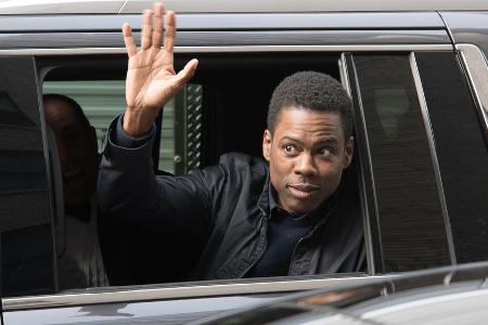 Chris Rock spricht bei erstem Auftritt über Will Smiths Ohrfeige Chris Rock spricht bei erstem Auftritt über Will Smiths Ohrfeige