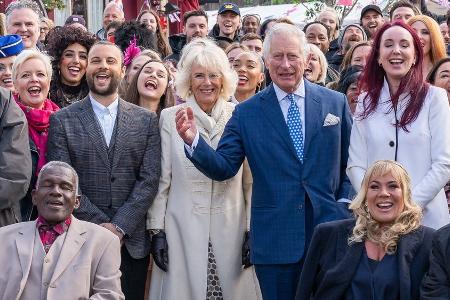 Prinz Charles und Herzogin Camilla besuchen Seifenoper Prinz Charles und Herzogin Camilla besuchen Seifenoper