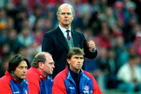 Als Ersatz für Franz Beckenbauer lässt Klaus Augenthaler in der Bayern-Partie gegen Fortuna Düsseldorf viermal auswechseln - damals noch nicht erlaubt.