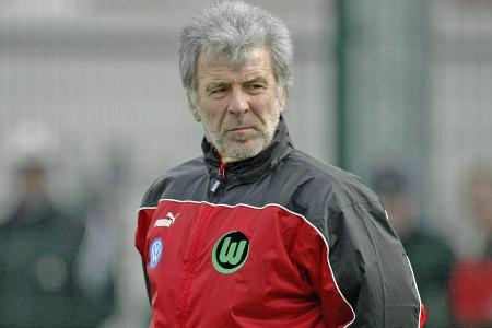 Nichtsahnend nominiert Eric Gerets im Pokalspiel des VfL Wolfsburg bei den Amateuren des 1. FC Köln Marian Hristov für die Startformation. Doch der Bulgare ist wegen einer Roten Karte aus der vorvergangenen Saison im Trikot des 1. FC Kaiserslautern nicht spielberechtigt.