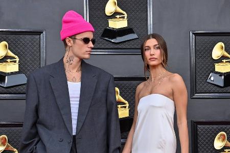 Hailey Bieber stellt unmissverständlich klar: Sie erwartet kein Baby Hailey Bieber stellt unmissverständlich klar: Sie erwartet kein Baby