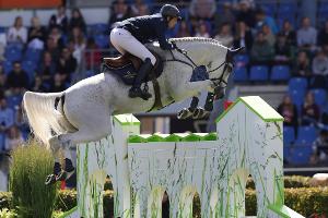 Von Bredow-Werndl erneut vorn - Fuchs gewinnt Zeitspringen