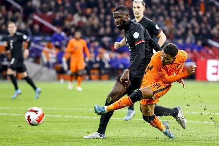 Geschont gegen Israel, Startelf-Spieler gegen Oranje. Verlor seine Gegenspieler mitunter aus den Augen, kam durch seine Schnelligkeit aber meist im letzten Moment noch in die Zweikämpfe. Beim FC Chelsea wirkt Rüdiger etwas stabiler, dennoch unter Flick eine feste Größe.