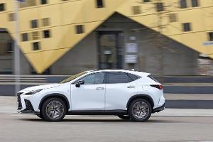 Lexus elektrisiert
