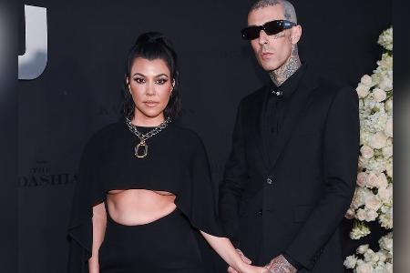 Kourtney Kardashian und Travis Barker: Erster Auftritt als Ehepaar Kourtney Kardashian und Travis Barker: Erster Auftritt als Ehepaar