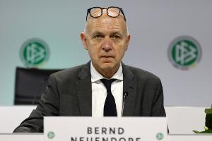 Ein Amt bei UEFA oder FIFA? Neuendorf zurückhaltend
