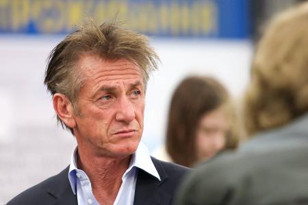 Krieg in der Ukraine: Sean Penn wollte selbst zur Waffe greifen Krieg in der Ukraine: Sean Penn wollte selbst zur Waffe greifen