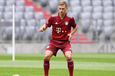 MITTELFELD: Joshua Kimmich - Note: 3,5 - Strahlte enormen Kampfgeist im zentralen Mittelfeld aus, münzte diesen aber nur selten in kreative Energie um. Schob immer wieder druckvoll nach vorne durch, bei den Impulsen im letzten Drittel aber wechselhaft. Seine Standards: vollkommen brotlos.