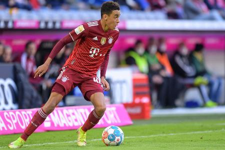 Jamal Musiala (bis 82.) - Note: 4,5 - Versuchte vielfach, mit seinen schnellen Dribblings für Lücken in der gegnerischen Abwehr zu sorgen. Kam per Kopf zu einer Top-Chance (29.), verzettelte sich aber deutlich öfter am Ball. Verlor im zweiten Durchgang immer mehr die Bindung zum Spiel. Die große Bühne war für ihn an diesem Abend eine Spur zu groß.