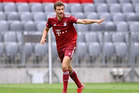 Thomas Müller (bis 90.) - Note: 4,5 - Wich immer wieder mit auf die rechte Seite aus. Schuf so geschickt Überzahl-Situationen, agierte am Ball aber meist unglücklich. Bekam seine Flanken fast nie zum Mitspieler. Blieb im engmaschigen Zehnerraum zudem die zwingenden Impulse über weite Strecken schuldig. Eine seiner besten Aktionen leitete allerdings die Führung ein (52.).