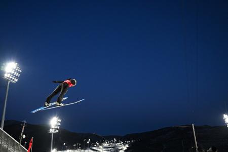 Skispringerinnen dürfen erstmals fliegen Skispringerinnen dürfen erstmals fliegen