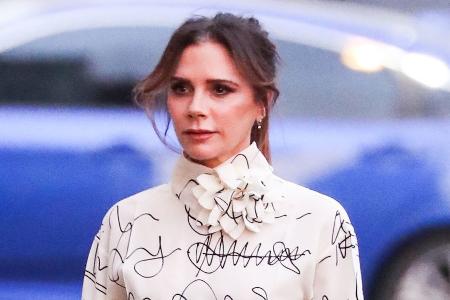 Victoria Beckham teilt süßes Kinderfoto zum 48. Geburtstag Victoria Beckham teilt süßes Kinderfoto zum 48. Geburtstag