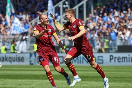 Fünfter Büskens-Sieg: Schalke macht Schritt zum Aufstieg Fünfter Büskens-Sieg: Schalke macht Schritt zum Aufstieg
