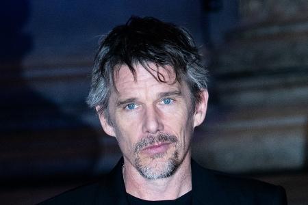 Oster-Überraschung: Ethan Hawke teilt seltenes Foto mit seinen Kindern Oster-Überraschung: Ethan Hawke teilt seltenes Foto mit seinen Kindern