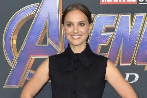 "Thor: Love and Thunder": Natalie Portman schwingt den Götterhammer