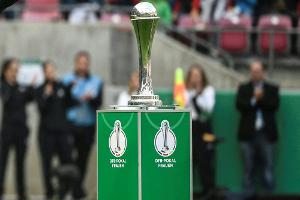 Pokal-Finale der Frauen: Kunze trägt Trophäe ins Stadion