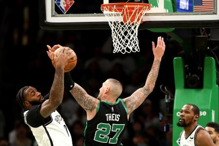 NBA: Starker Theis holt mit Celtics nächsten Sieg NBA: Starker Theis holt mit Celtics nächsten Sieg