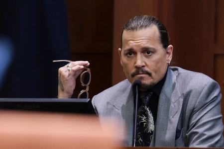 Johnny Depp vs. Amber Heard: Neue Enthüllungen über ihre Hochzeit Johnny Depp vs. Amber Heard: Neue Enthüllungen über ihre Hochzeit