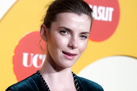 Betty Gilpin: Betty Gilpin: