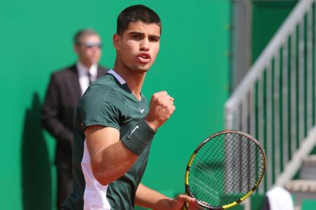 Sieg über Tsitsipas: Alcaraz erstmals in den Top 10 Sieg über Tsitsipas: Alcaraz erstmals in den Top 10