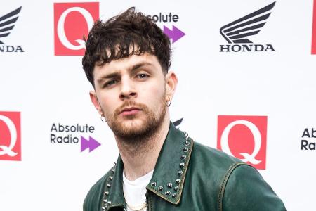 Verletzungen nach Raubüberfall: Tom Grennan meldet sich bei den Fans Verletzungen nach Raubüberfall: Tom Grennan meldet sich bei den Fans