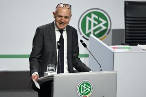 DFB-Boss Neuendorf gratuliert Magdeburg zum Aufstieg