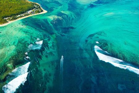 Das macht den Mauritius-Wasserfall unterirdisch schön Das macht den Mauritius-Wasserfall unterirdisch schön