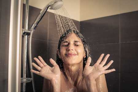 Spitzenschneiden, Waschfrequenz, graue Haare Die größten Irrtümer über Haare Kaltes Wasser