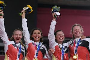 Ukraine-Hilfe: Bahnrad-Olympiasiegerinnen versteigern Helm