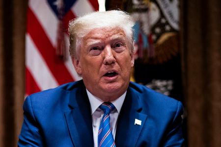 Donald Trump fürchtet den Tod durch fliegende Früchte Donald Trump fürchtet den Tod durch fliegende Früchte