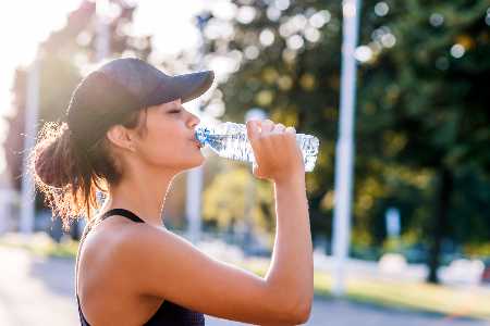 Diese Fehler machen wir alle beim Wassertrinken zu schnell trinken