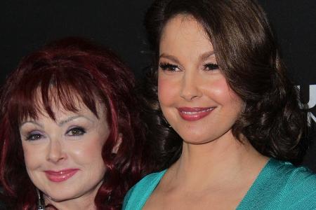 Ashley Judd trauert um ihre verstorbene Mutter Naomi Ashley Judd trauert um ihre verstorbene Mutter Naomi