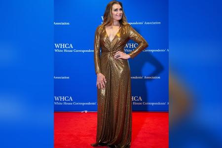 Goldener Glamour-Auftritt: Brooke Shields lässt tief blicken Goldener Glamour-Auftritt: Brooke Shields lässt tief blicken