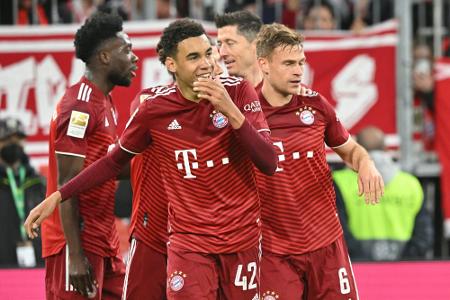 Trotz Enttäuschungen: Lahm gibt Bayern Note zwei Trotz Enttäuschungen: Lahm gibt Bayern Note zwei